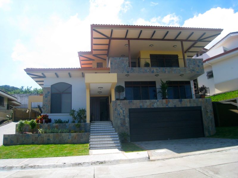 Luxurious Home for Sale 3H, 2.5B in Alto Las Palomas with Panoramic